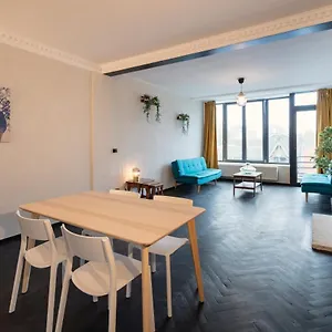 Charming And Spacious Center Appartement